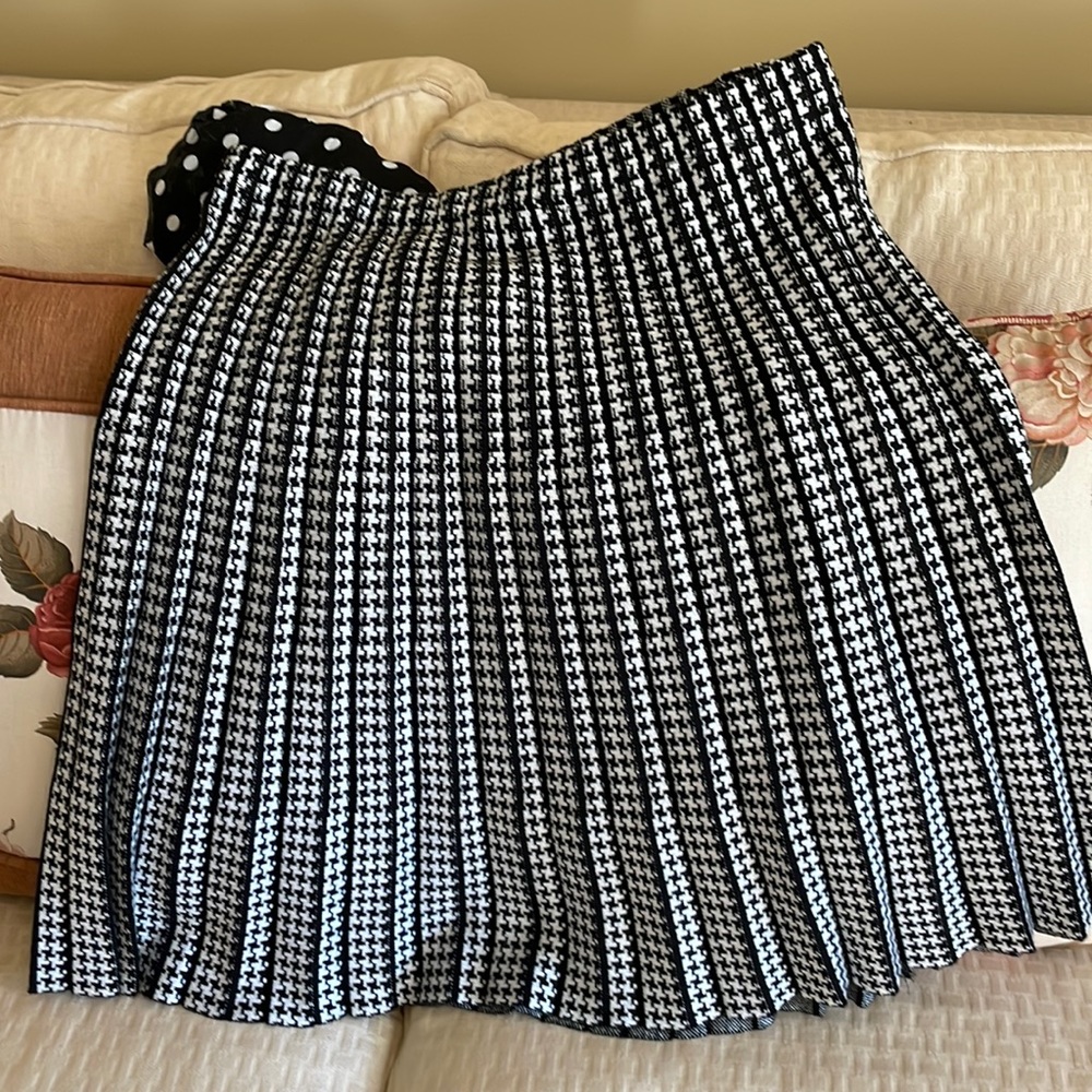 Beautiful slip on pleated skirt NEVER WORN